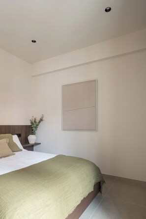 Căn hộ, 3 phòng ngủ | Trang trí khác biệt, trang bị nội thất với thiết kế riêng biệt, bàn 