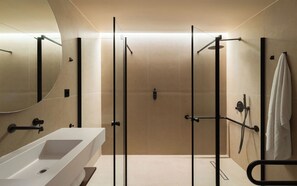 Studio - wheelchair accessible | Bathroom - Limehome Bilbao Zunzunegui (Bilbao)