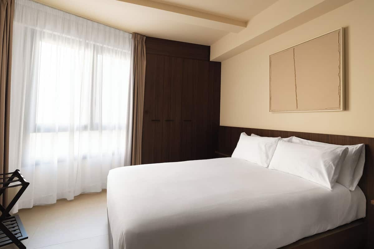 Two-Bedroom Comfort Apt with sofa bed | Individually decorated, individually furnished, desk, laptop workspace