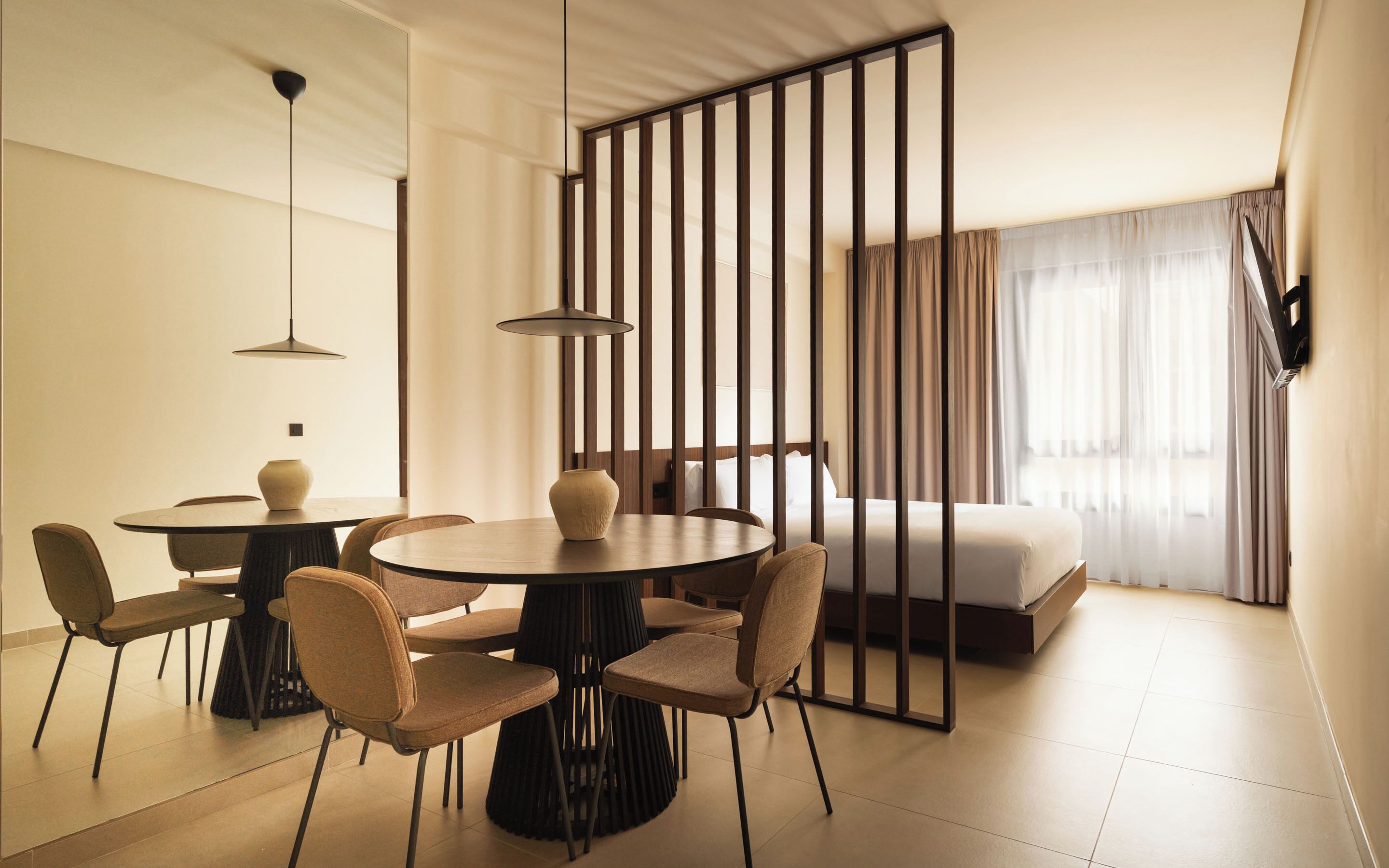 Estudio, ducha adaptada | Decoración individual, mobiliario individual, escritorio