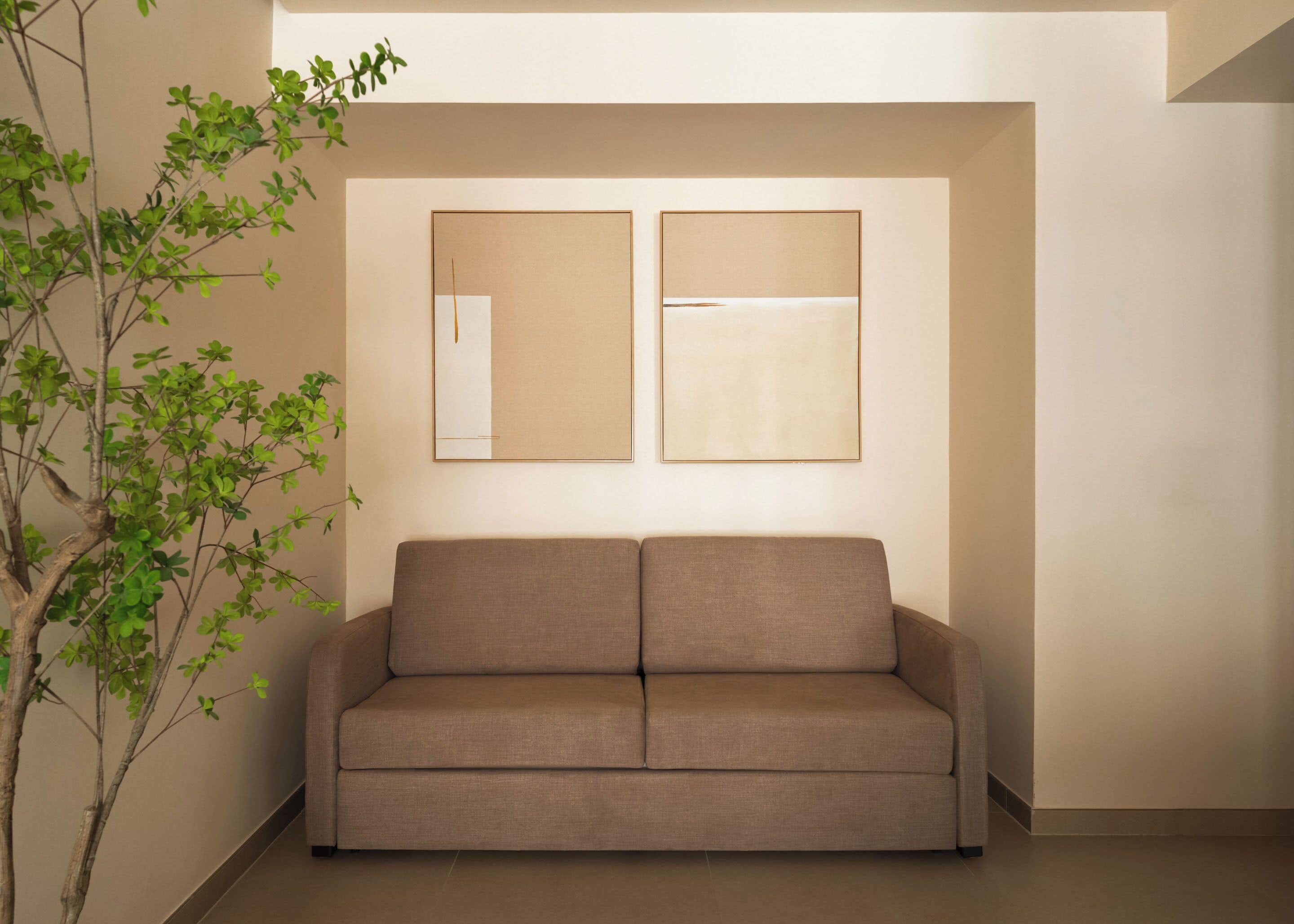 Monolocale, doccia a filo pavimento | Con stile personalizzato, con arredamento individuale, una scrivania