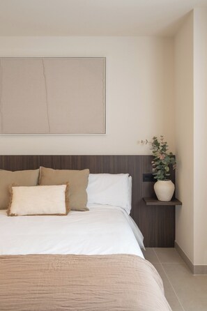 Studio, 1 giường đôi và sofa giường | Trang trí khác biệt, trang bị nội thất với thiết kế riêng biệt, bàn 