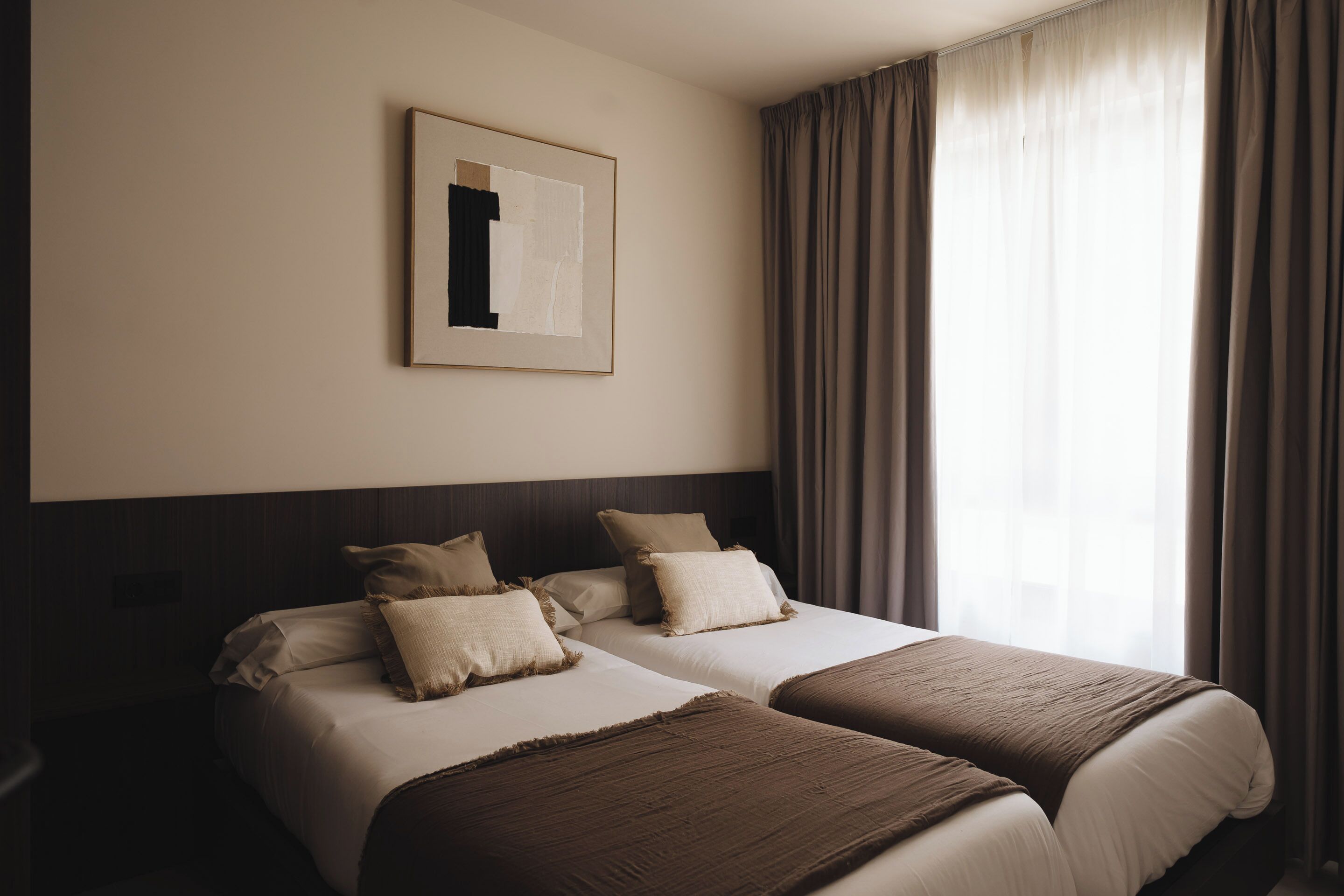 Three-Bedroom Apartment with sofa bed | Individually decorated, individually furnished, desk, laptop workspace