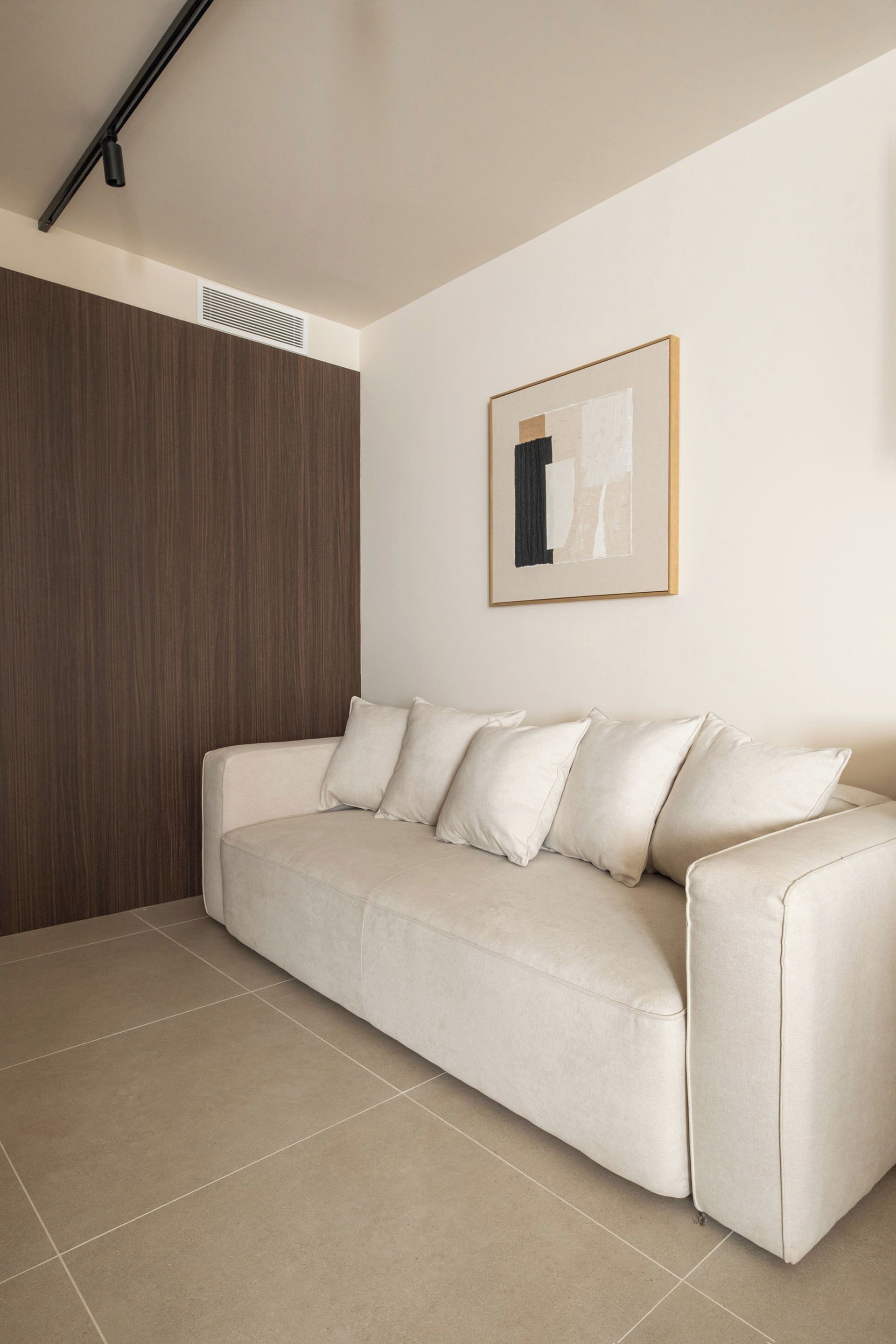 Estudio | Zona de estar | Televisión de pantalla plana de 50 pulgadas con canales por cable