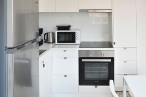Private kitchen - New! Monastiraki Panorama: Athens Spacious City Living (Athina)