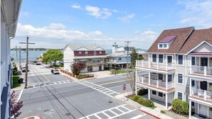 Unclassified image, 4 of 31, button - 4 Bedroom Townhouse, sleeping 10, Walk to the Beach, FREE Linens & Towels (Ocean City)