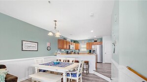 Unclassified image, 5 of 31, button - 4 Bedroom Townhouse, sleeping 10, Walk to the Beach, FREE Linens & Towels (Ocean City)