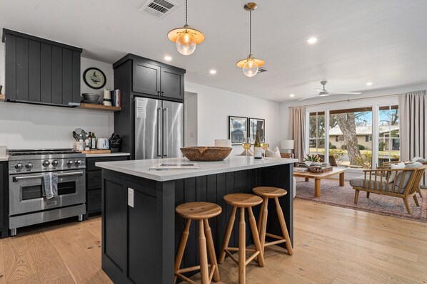 Fridge, microwave, oven, stovetop - Biscuit House | Sleeps 8 | Great Backyard (Fredericksburg)