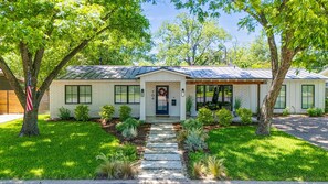 Exterior - Biscuit House | Sleeps 8 | Great Backyard (Fredericksburg)
