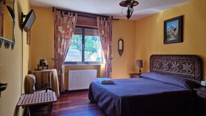 7 bedrooms, iron/ironing board, free WiFi, bed sheets - Large Holiday Home in Llanes for 10–18 Guests near the Beach (Cué-Llanes)