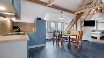 Frigorifero, forno, piano cottura, macchina per tè/caffè