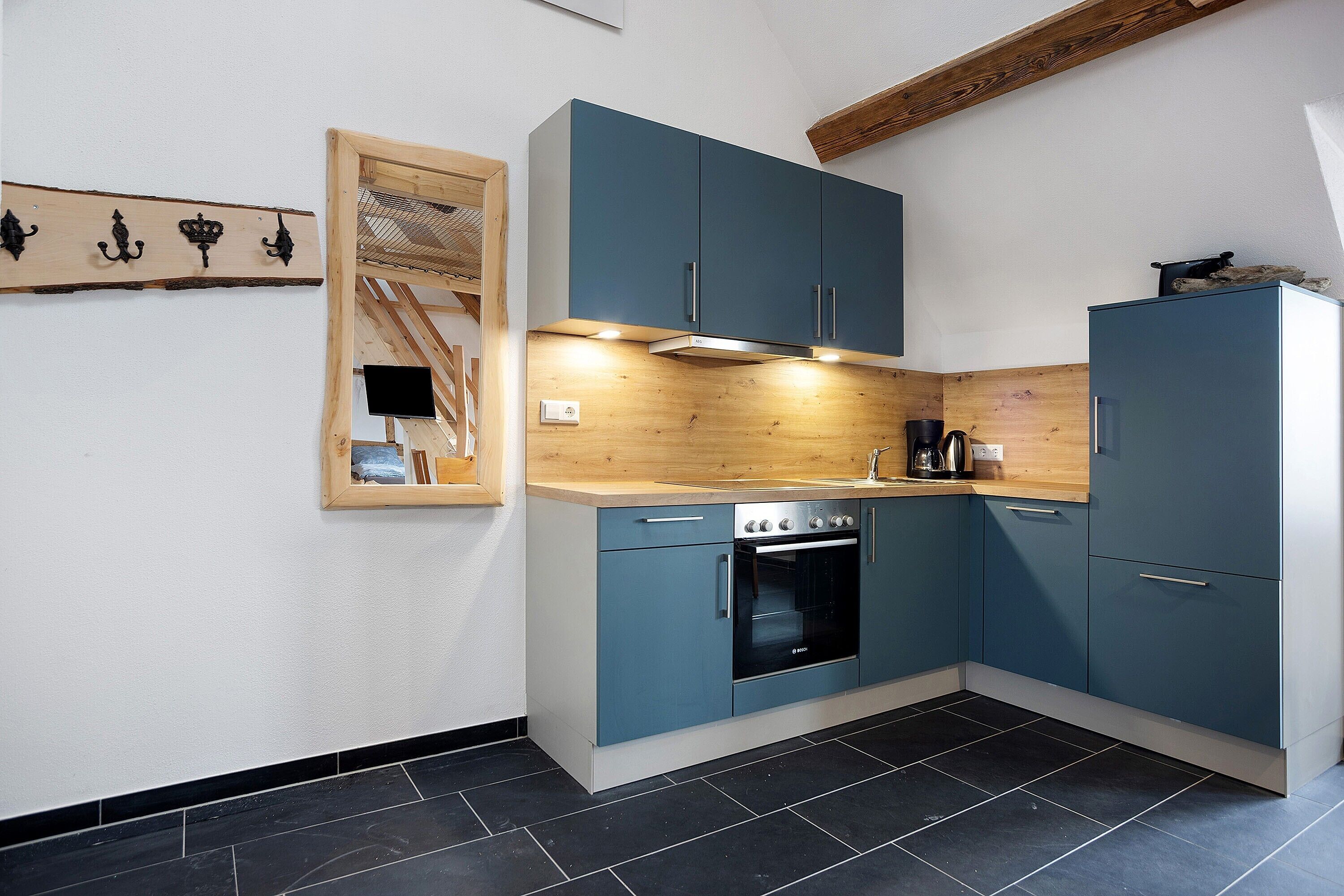 Réfrigérateur, four, plaque de cuisson, cafetière/bouilloire