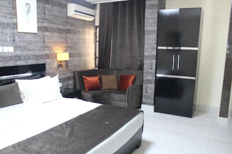 Deluxe Room, Balcony, City View. Rocozee Hotel