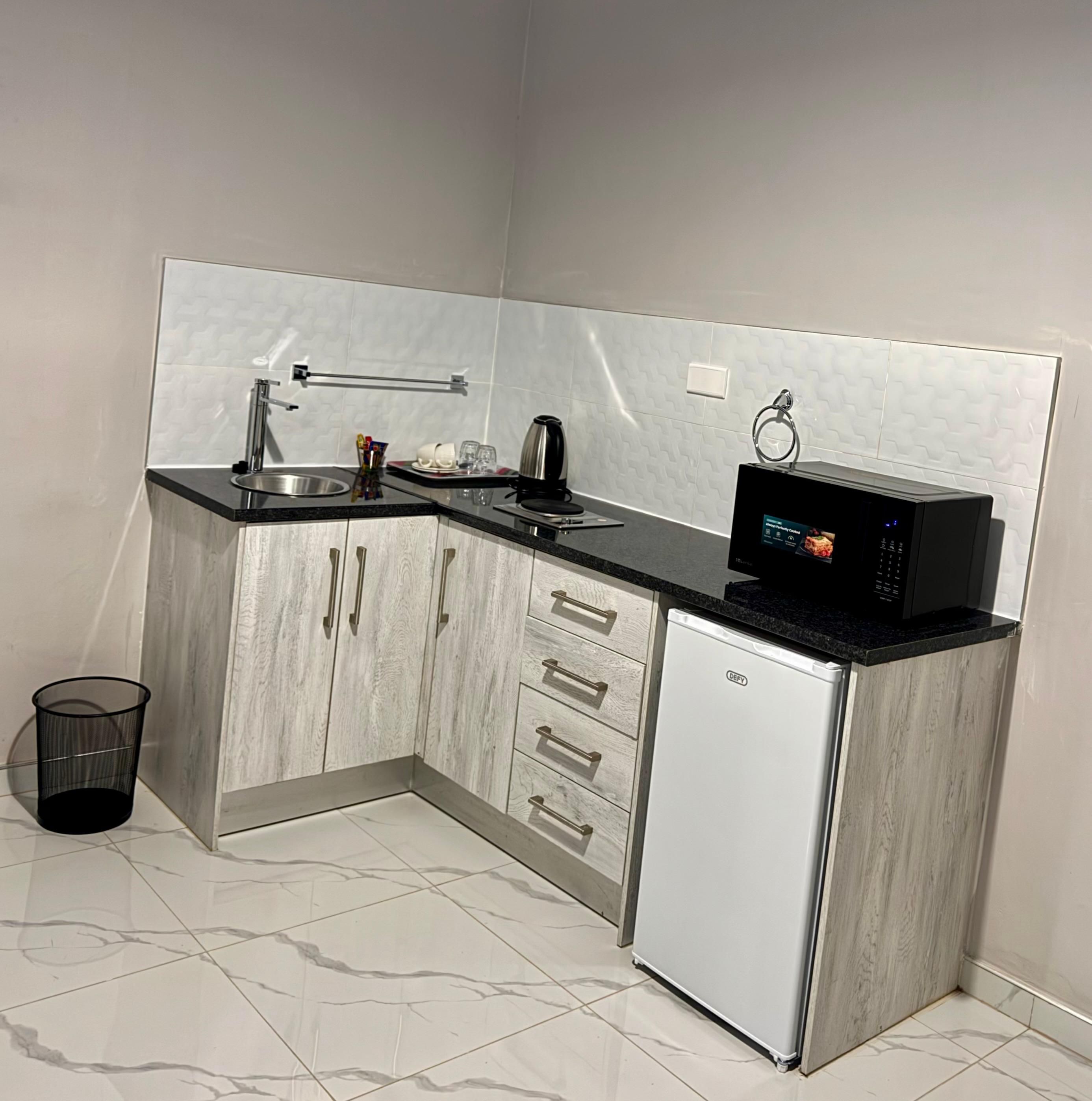 Presidential Quadruple Room | Private kitchen | Shared microwave