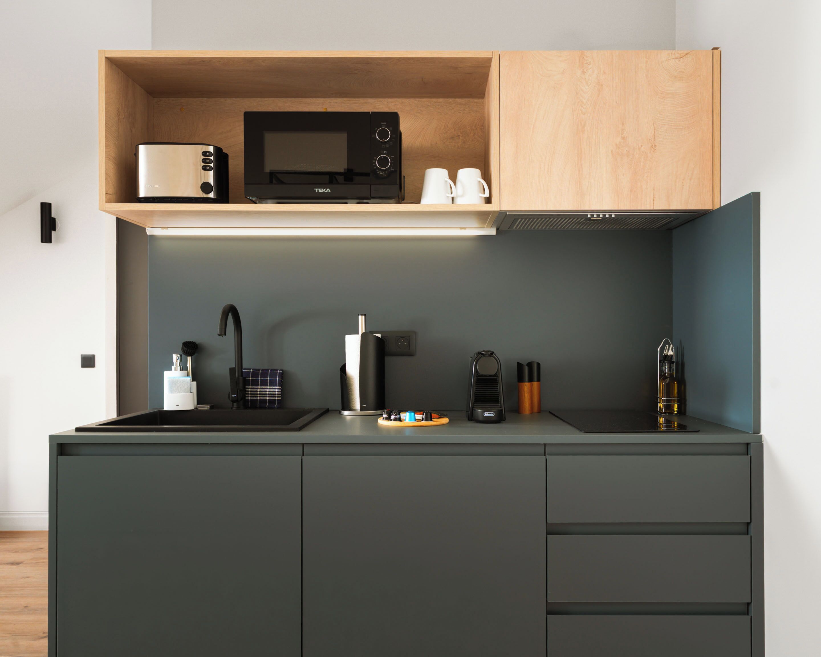 Suite | Cocina privada | Cafetera de espresso y tetera eléctrica 