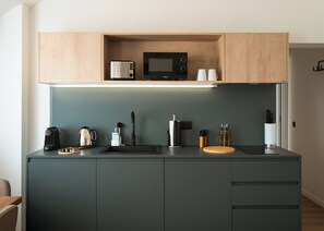 One-Bedroom Suite with Sofa Bed | Private kitchen