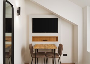 Decoración personalizada, muebles diferentes y escritorio 