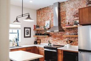 Unclassified image, 3 of 41, button