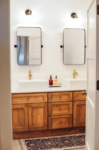 Downtown Cortland Loft: Greek Peak~12 min / Cornell~29 min / SUNY~2min