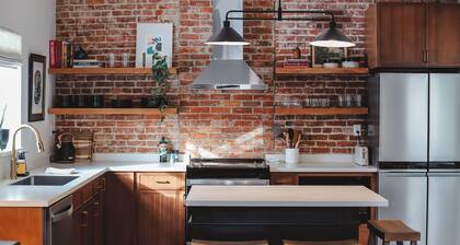 Downtown Cortland Loft: Greek Peak~12 min / Cornell~29 min / SUNY~2min