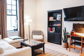 Unclassified image, 4 of 41, button