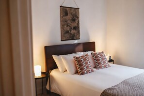 Unclassified image, 5 of 41, button