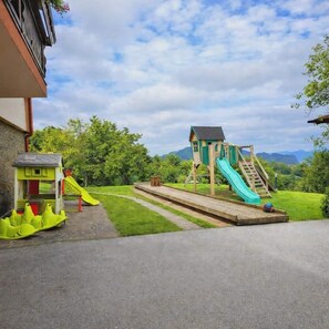 Children’s area - Family apartment with playground, animals and nature view - Celje area (Štore)