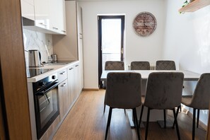 Private kitchen - Family apartment with playground, animals and nature view - Celje area (Štore)