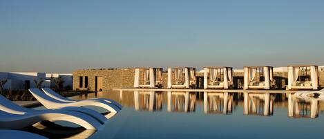 Outdoor pool, open 9:00 AM to 7:00 PM, pool loungers
