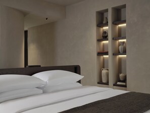 Peralatan tempat tidur premium, peti besi dalam bilik, meja 