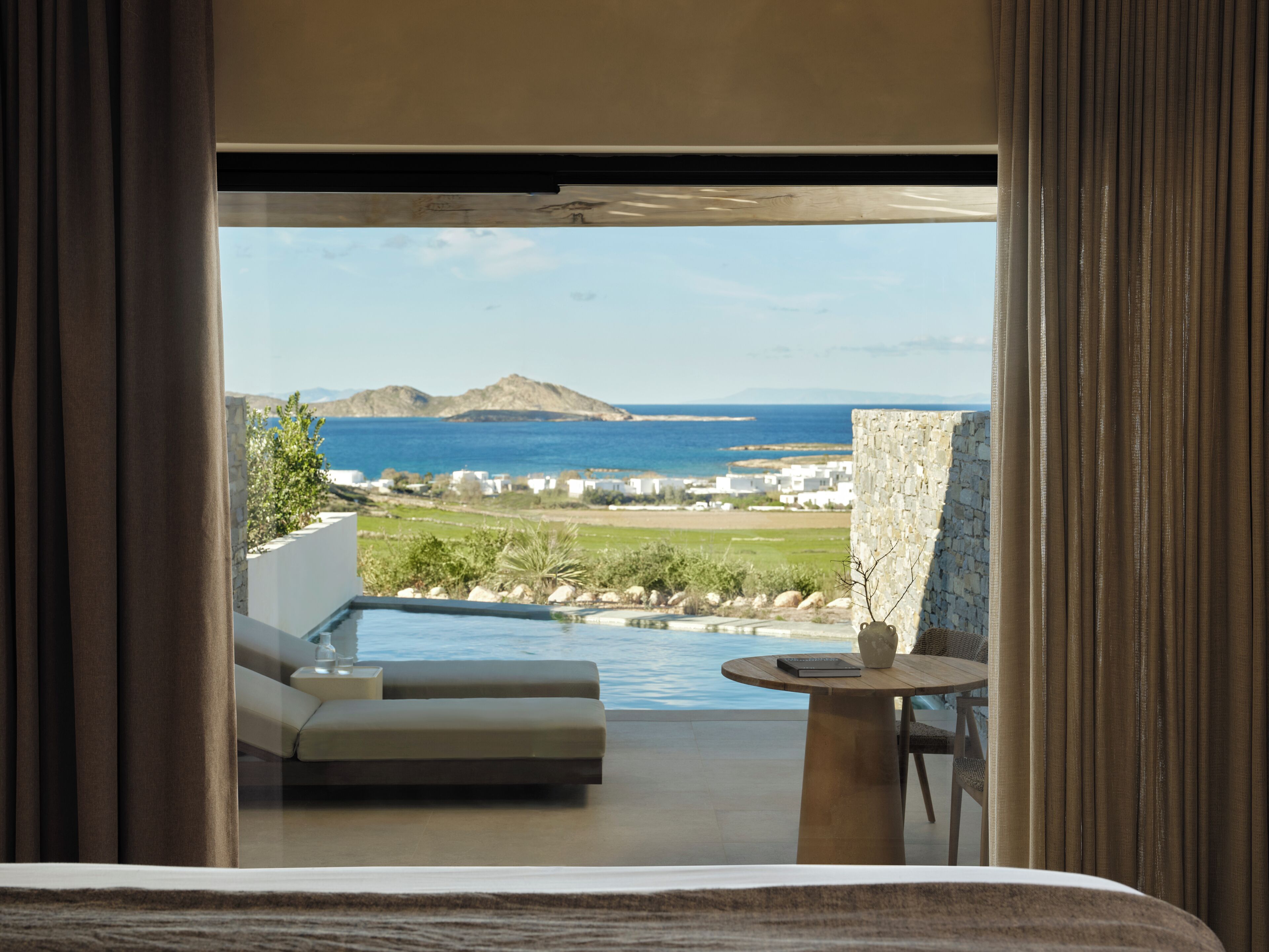 Premium bedding, in-room safe, desk, laptop workspace