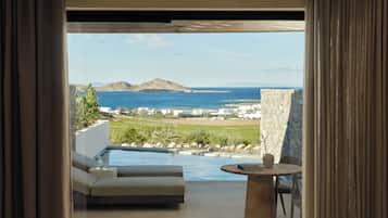 Premium bedding, in-room safe, desk, laptop workspace