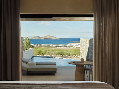 Roupas de cama premium, cofres nos quartos, escrivaninha. Oroséa Paros - Adults Only