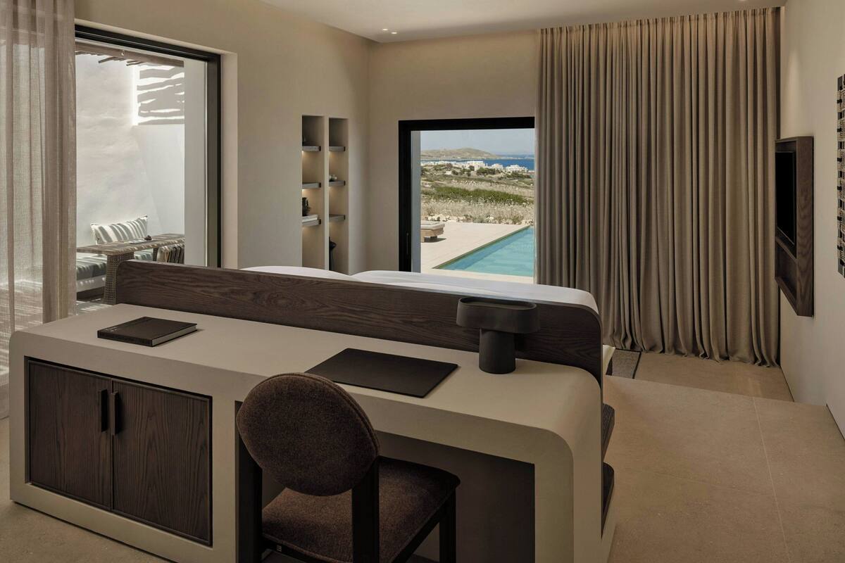 Premium bedding, in-room safe, desk, laptop workspace
