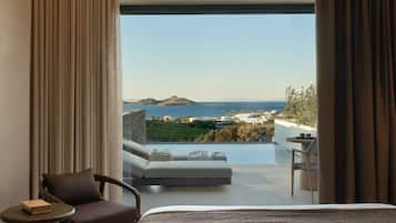 Origin Suite Private Pool Sea View | Premium bedding, in-room safe, desk, laptop workspace