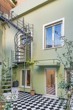 Exterior detail - Historic Athens Home with Private Heated Plunge Pool · Metaxourgeio (Athina)