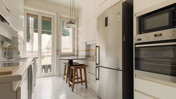 Apartment | Private kitchen | Oven, stovetop, cookware/dishes/utensils