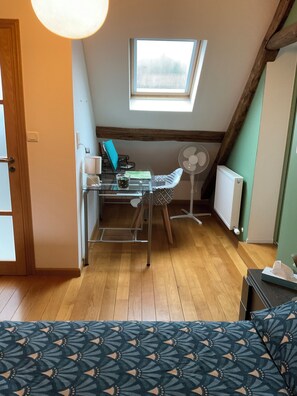 Luokittelematon kuva, 3 kautta 6, painike