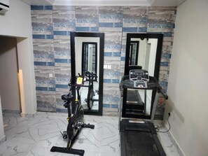 Junior Room, Balcony, City View | Fitness facility - Cardiff Resort (Makurdi)