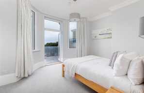 3 dormitoris, planxa i posts de planxar, wifi gratuïta i roba de llit 