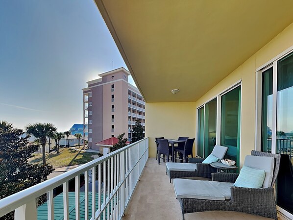 Unclassified image, 1 of 33, button