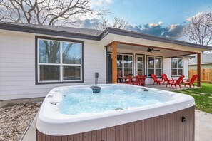 Terrace/patio - Dual Homes Near Canyon Lake | 2 Hot Tubs, Firepits & Fenced Yards (Canyon Lake)