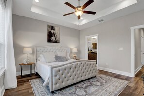 6 bedrooms, iron/ironing board, WiFi, bed sheets - Dual Homes Near Canyon Lake | 2 Hot Tubs, Firepits & Fenced Yards (Canyon Lake)