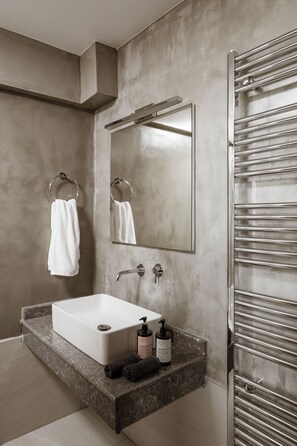 Bathroom - Le Marron (Voio)
