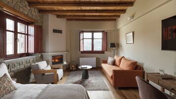 Deluxe Double Room | In-room safe, desk, iron/ironing board, free WiFi