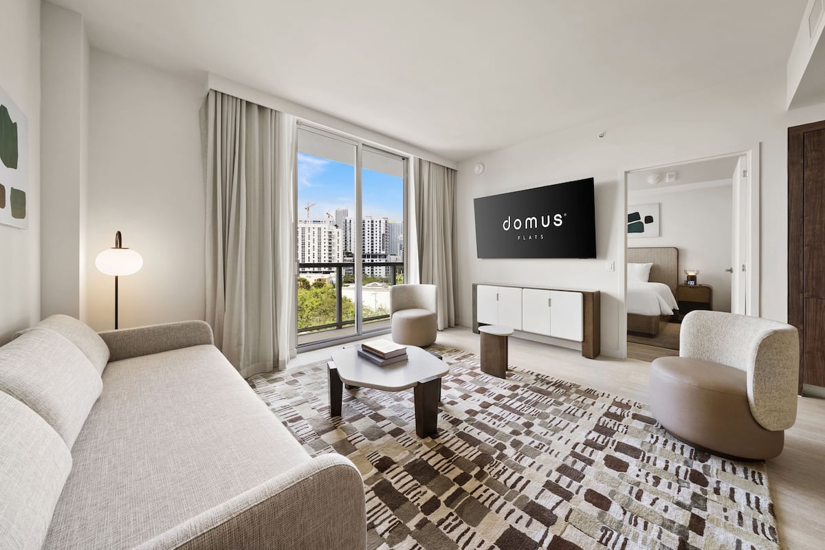 40–tuumainen äly-TV, jossa digitaalikanavat