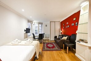 1 bedroom, iron/ironing board - Argyl | Covent Garden Studio Apt. (London)