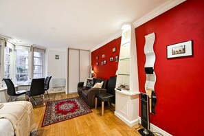 Interior - Argyl | Covent Garden Studio Apt. (London)