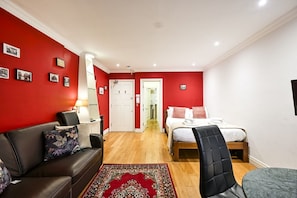 1 bedroom, iron/ironing board - Argyl | Covent Garden Studio Apt. (London)