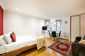 1 bedroom, iron/ironing board - Argyl | Covent Garden Studio Apt. (London)
